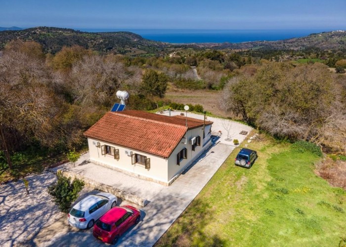 Bungalow For Sale  in  Lysos
